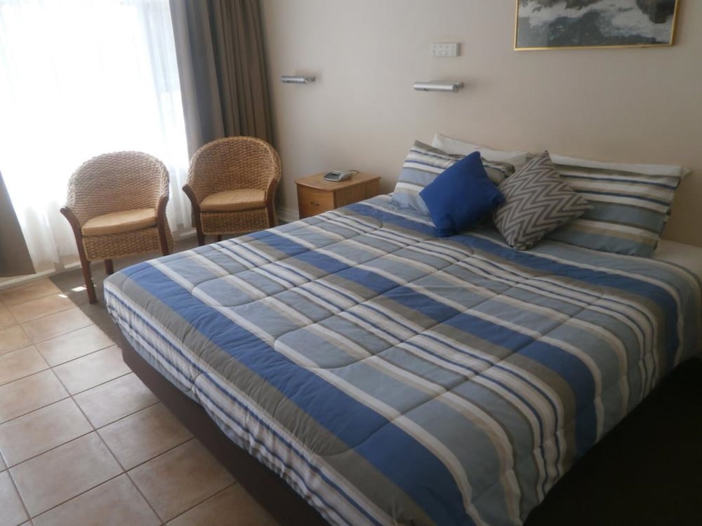 Emu Point Motel 21/70