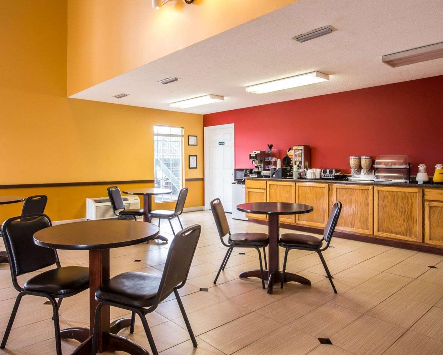 Econo Lodge Eufaula South 20/23