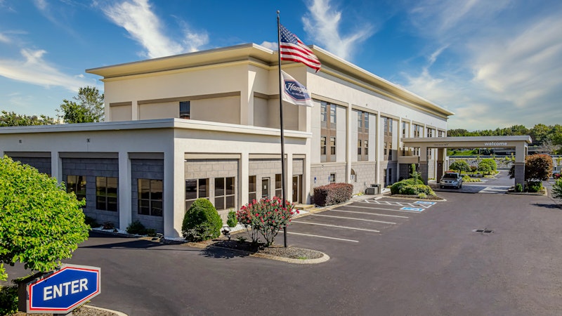 Hampton Inn Dickson 31/33