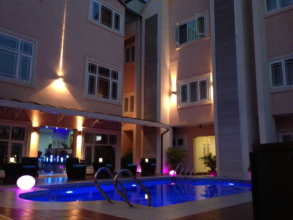 GrandBee Suites 32/39
