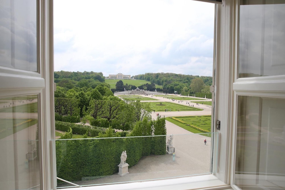 Schloß Schönbrunn Grand Suite 37/40