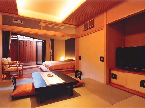 Japanese Western, Outdoor Bath
