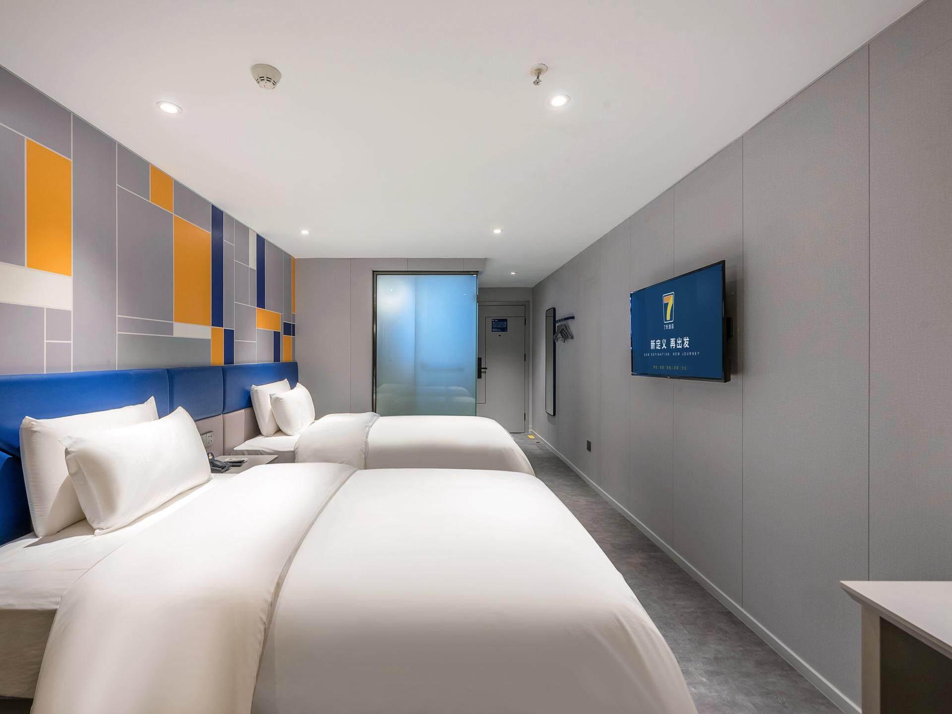 COMFORT, TWIN BEDS