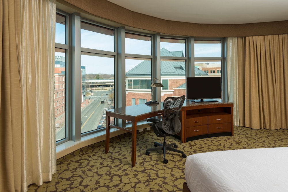 Hilton Garden Inn Alexandria Old Town National Harbor 47/52