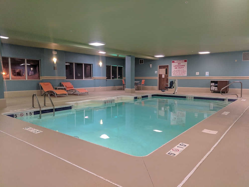 Holiday Inn Express Fort Wayne-East(New Haven) 23/39