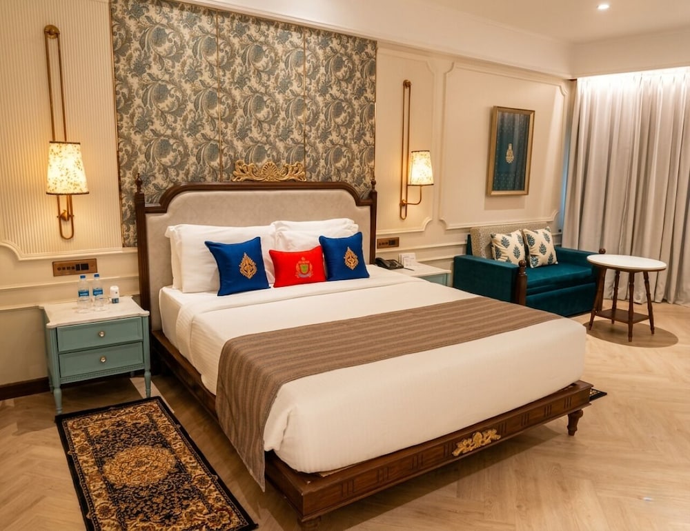 Noor Us Sabah Palace 16/45