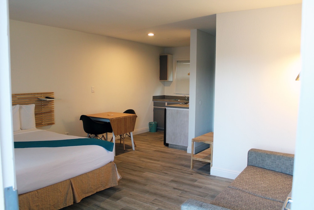 Hotel Point Loma 36/58