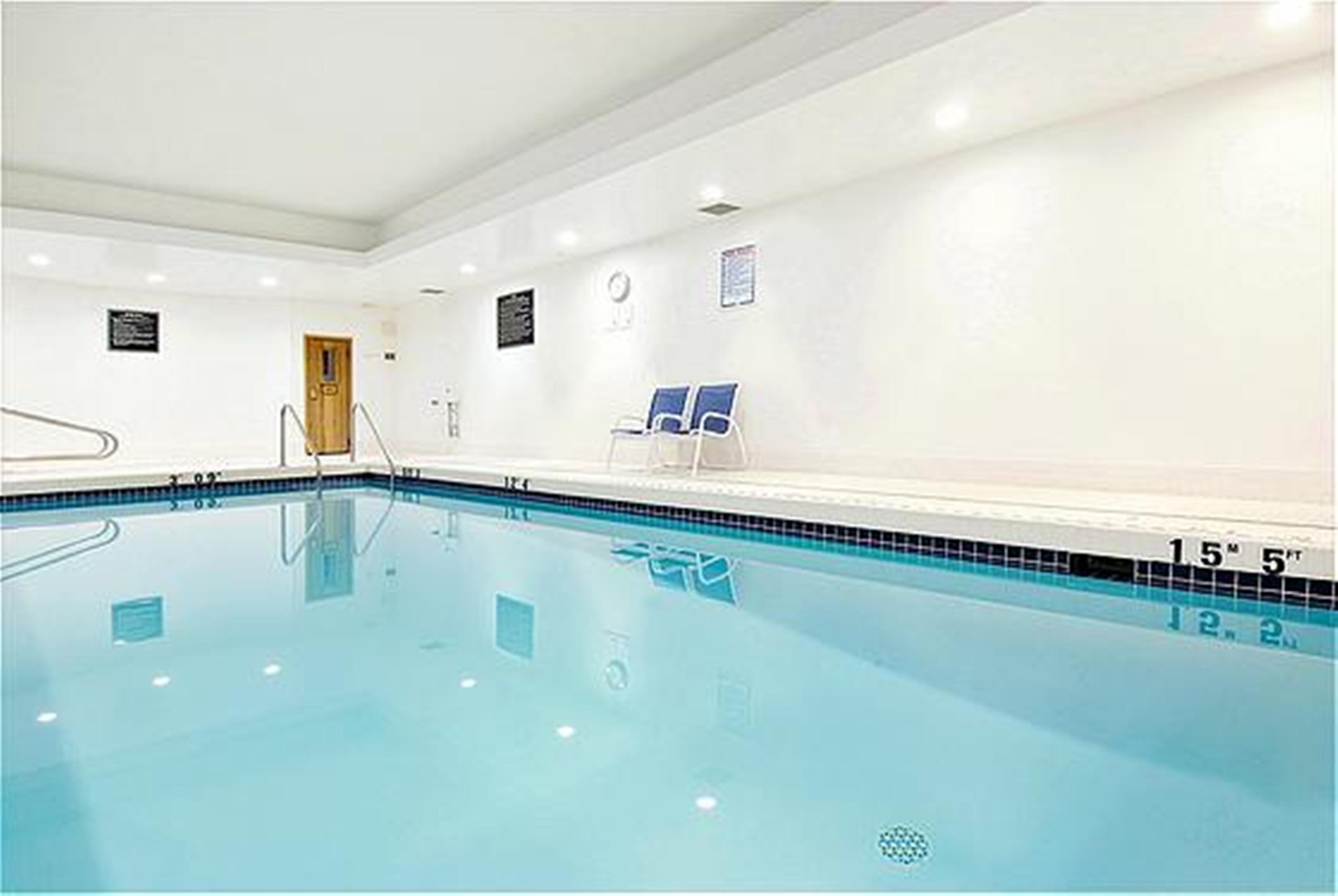 Holiday Inn Express Suites Surrey 22/50