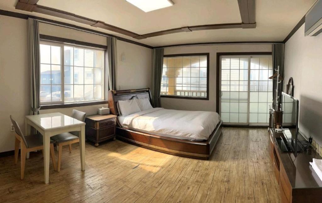 Couple, Double Bed