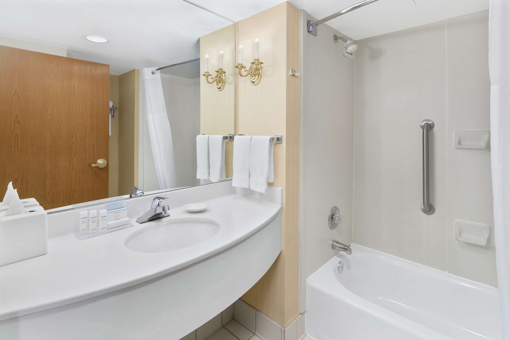 Hampton Inn Columbus North 12/37