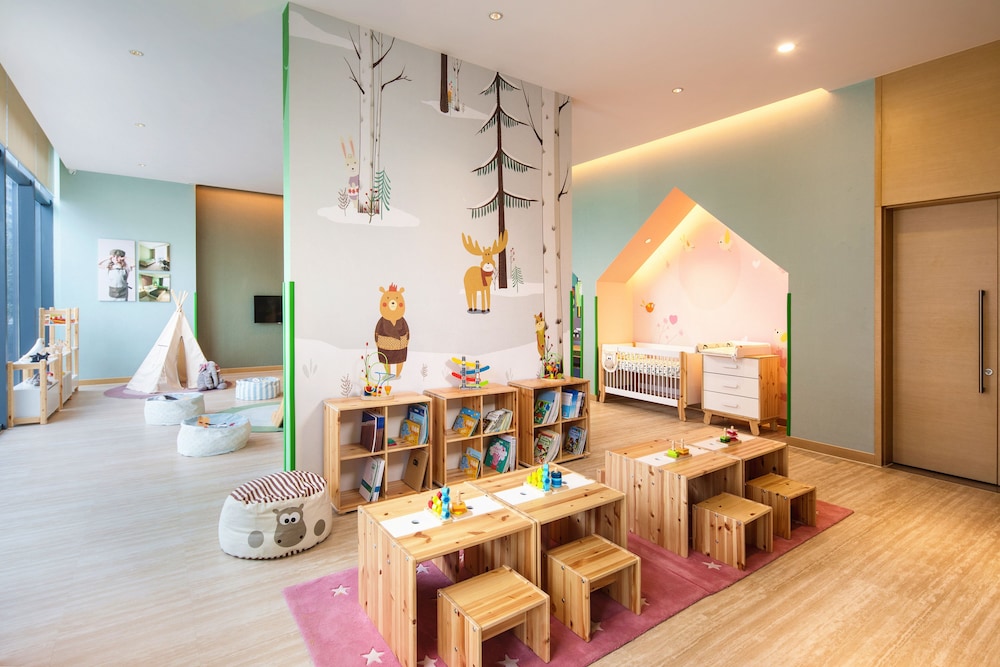 HOLIDAY INN WUXI TAIHU NEW CITY 47/69