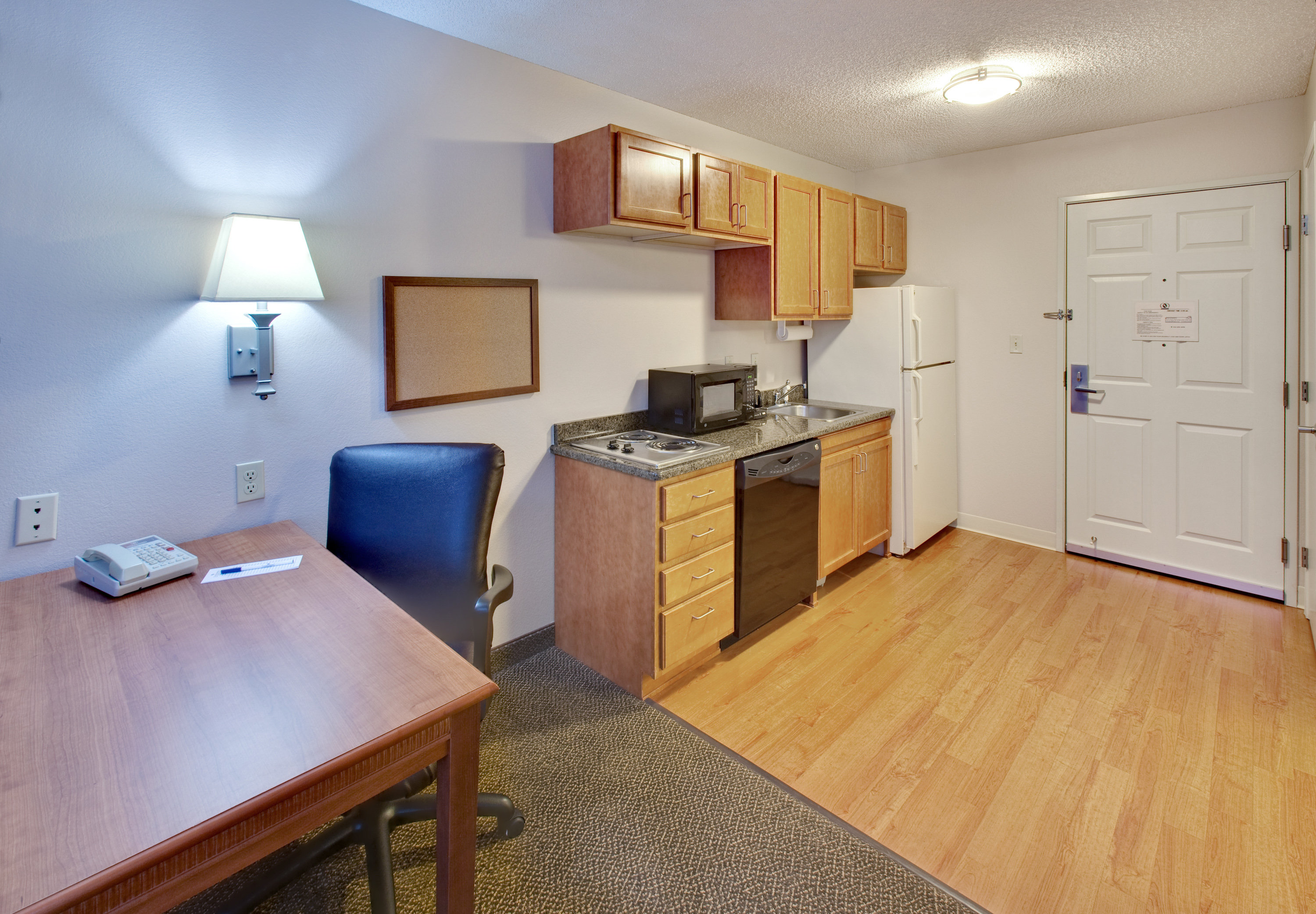 CANDLEWOOD SUITES ROCKFORD 12/38