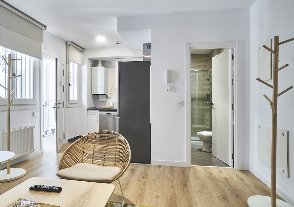 Slow Suites Luchana 12/79