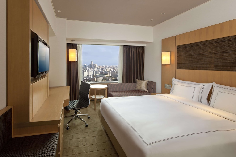 SWISS ADVANTAGE, QUEEN BED