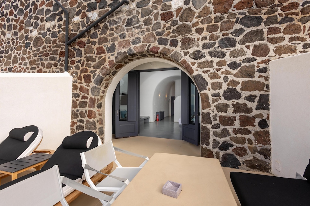 Grand Ambassador Santorini Hotel 67/78
