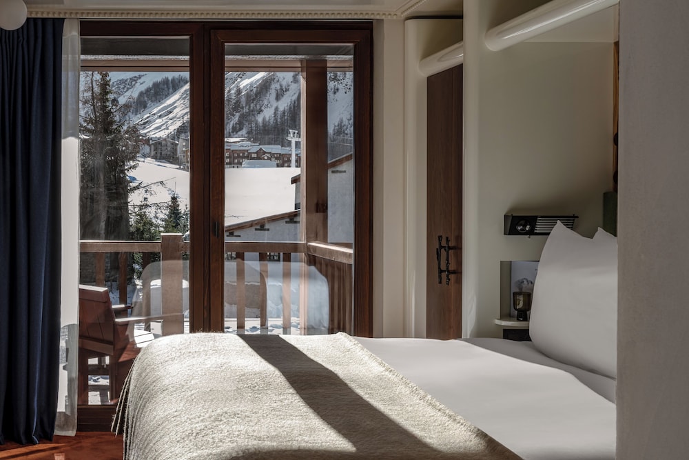 Valley, King Bed, Balcony