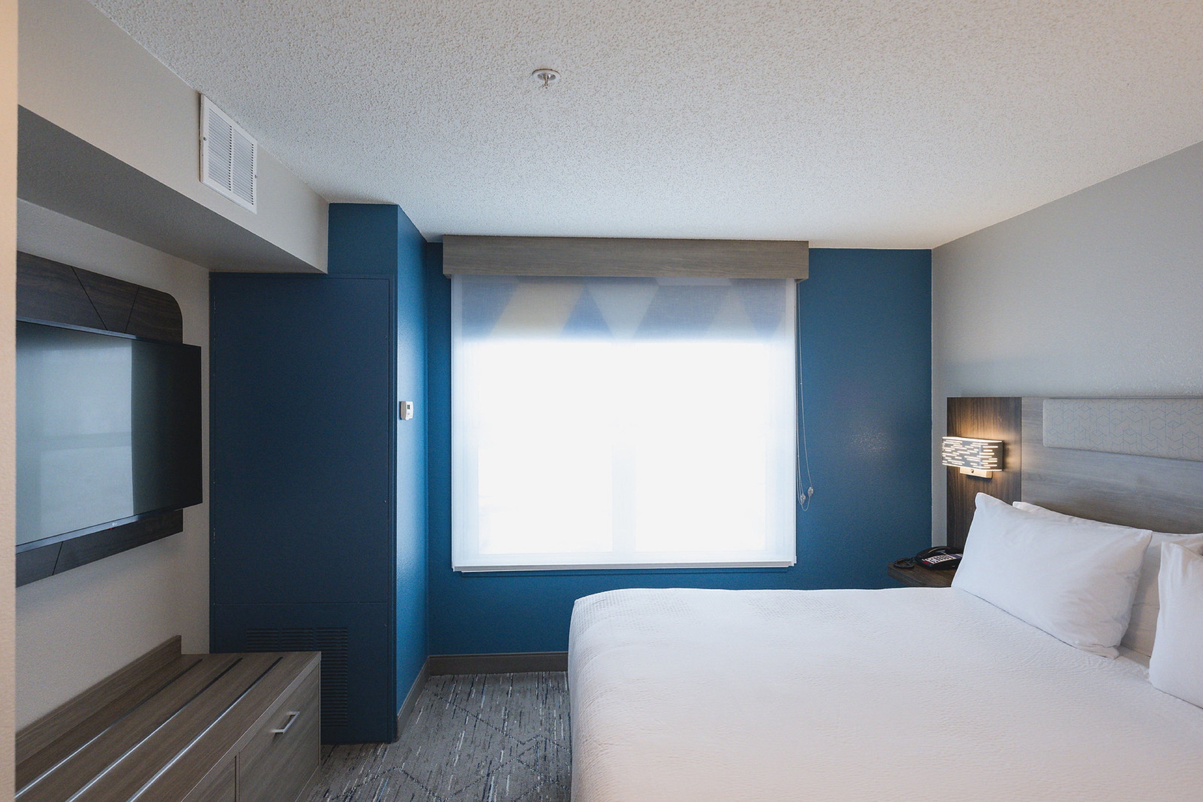 Holiday Inn Express & Suites Marquette, an IHG Hotel 9/50