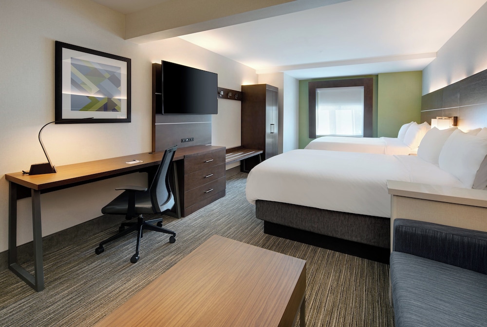Holiday Inn Express Hotel And Suites Bradley Airport 23/74