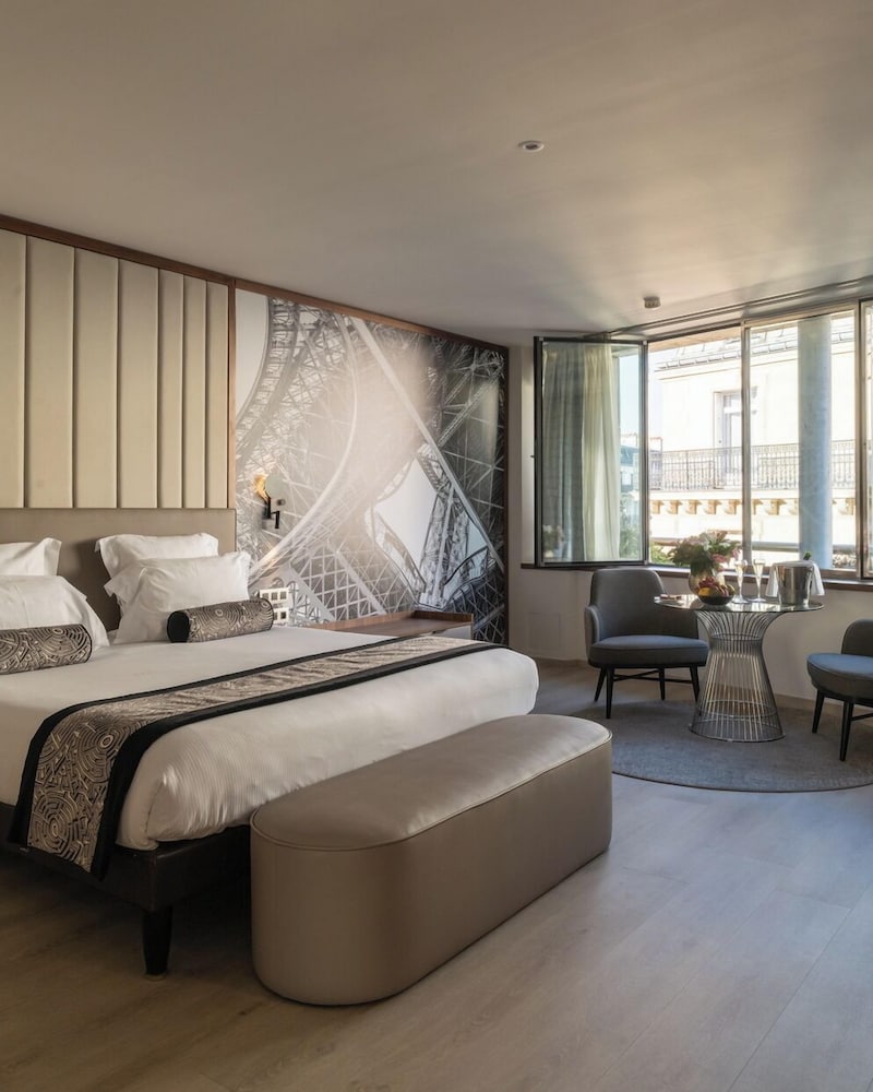 JUNIOR SUITE