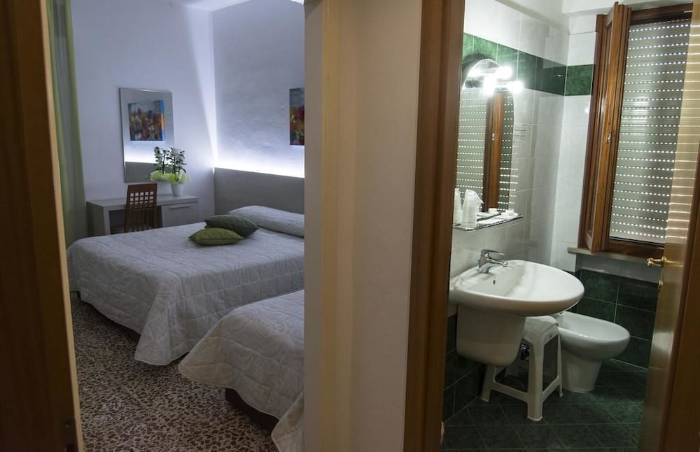 Hotel La Rosa Del Tirreno 37/40