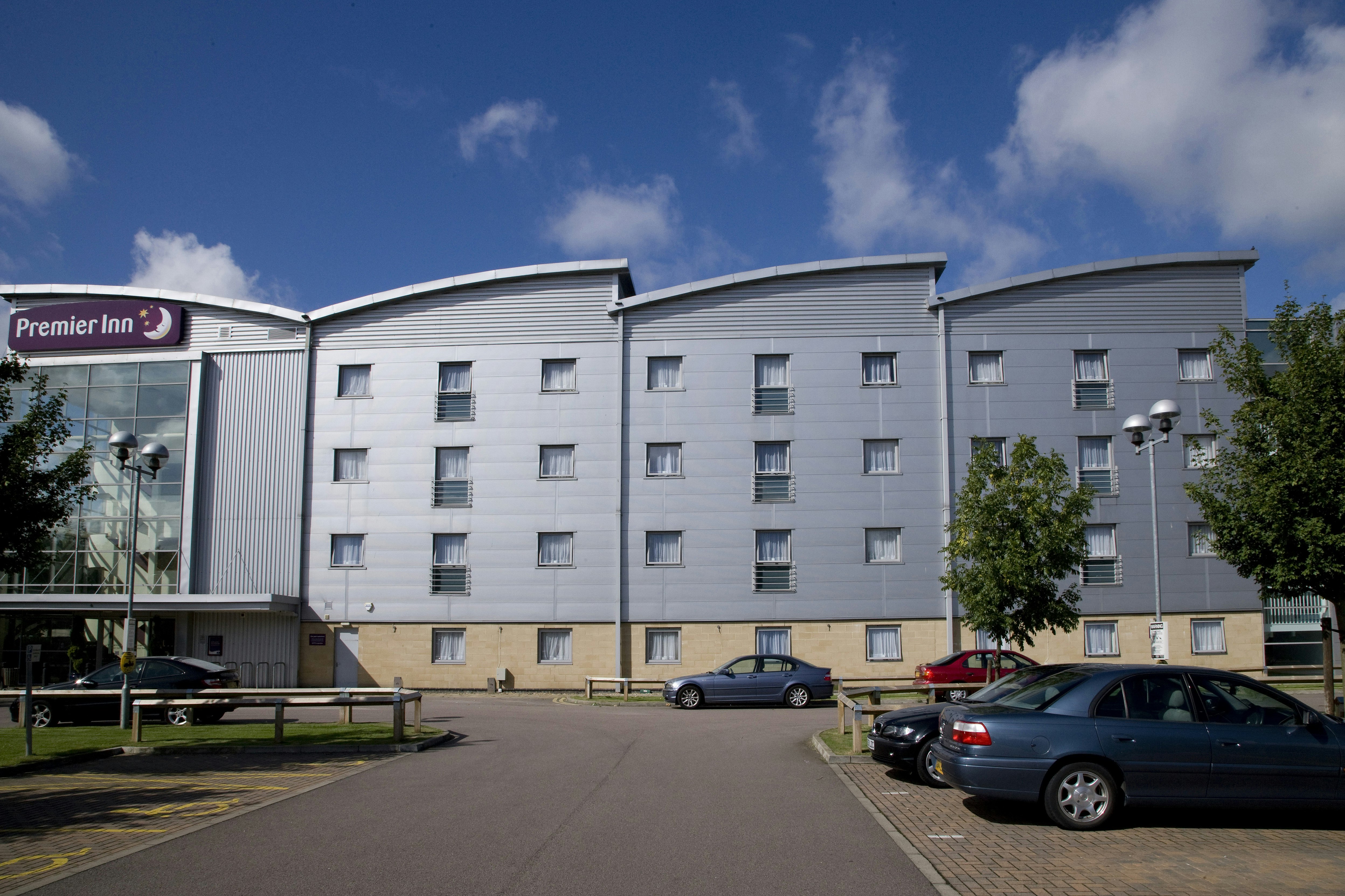 Premier Inn Watford Central Hotel 24/27