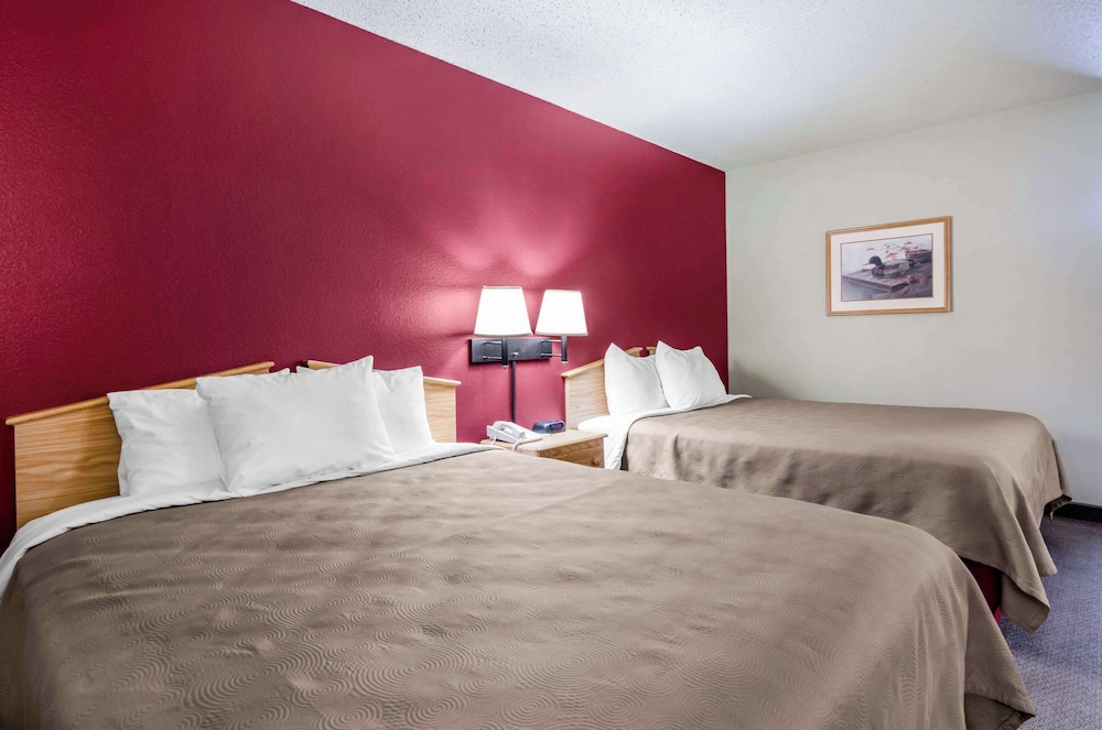 غرفة بسريرين كوين لذوي الإعاقة، Rodeway Inn Hesston, KS 2/9