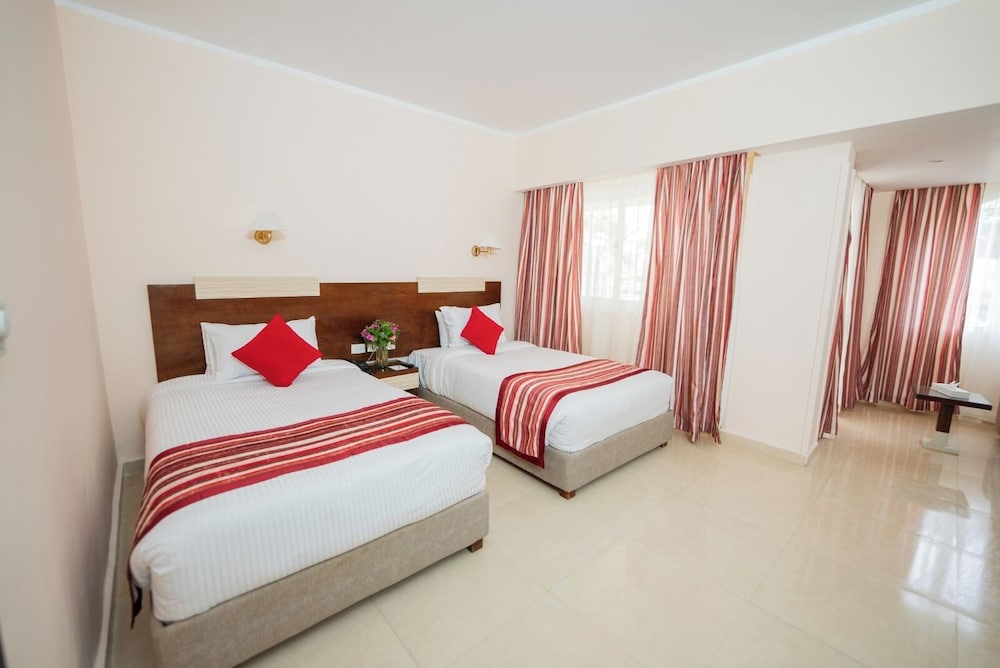 Golden Beach Resort 12/50