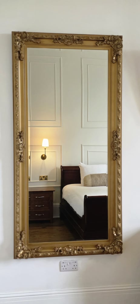 Signature, King Bed, No.32 Hotel 2/3