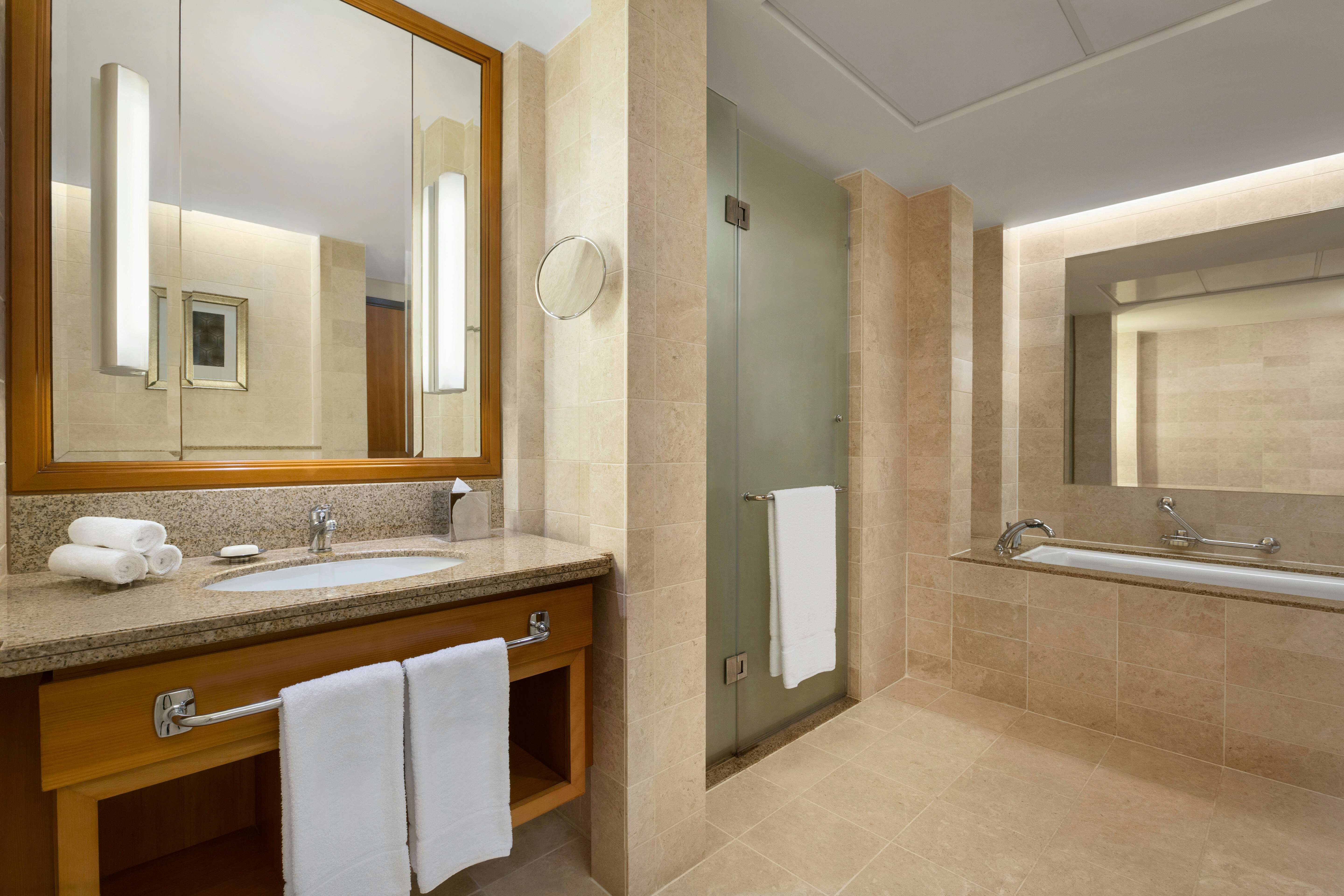 Hilton Muscat Al Bandar 50/50