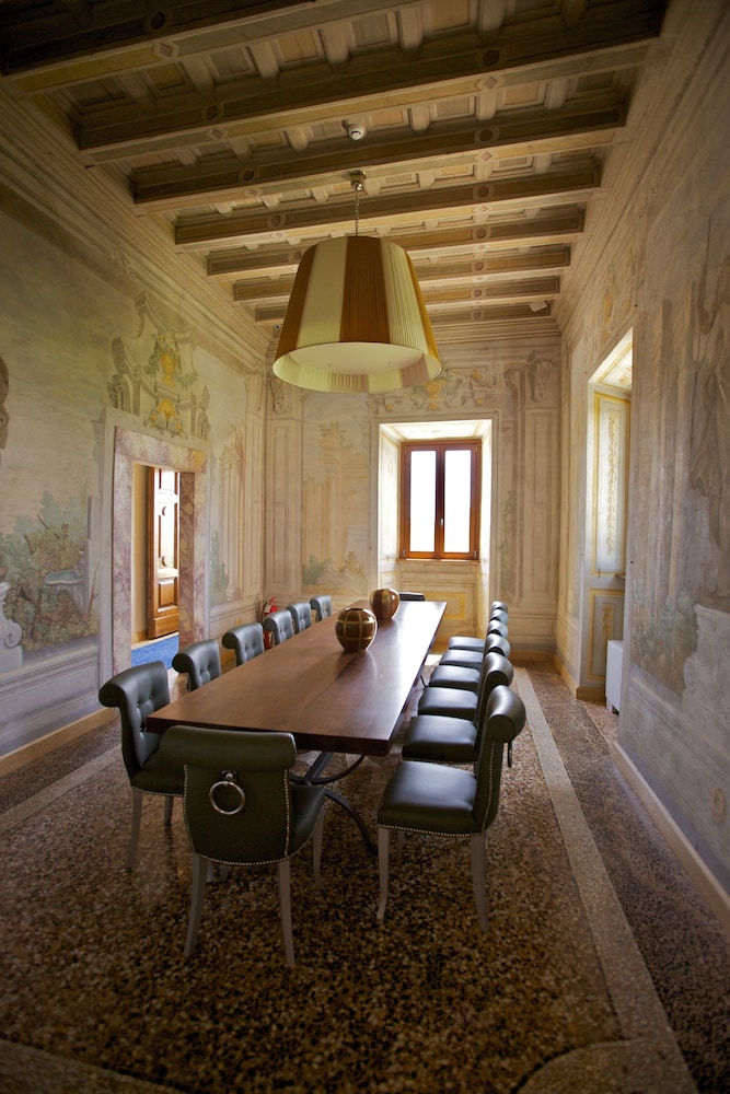 VILLA TOLOMEI HOTEL AND RESORT 36/71