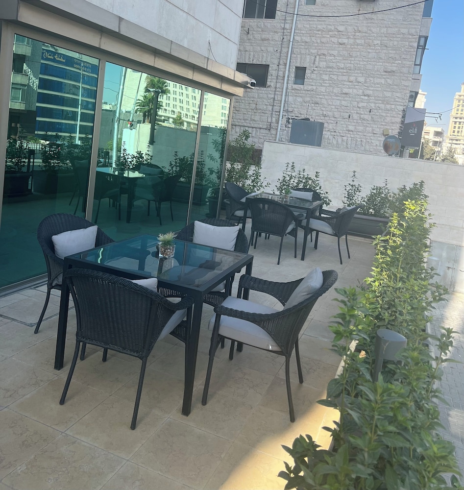 RETAJ HOTEL 57/61