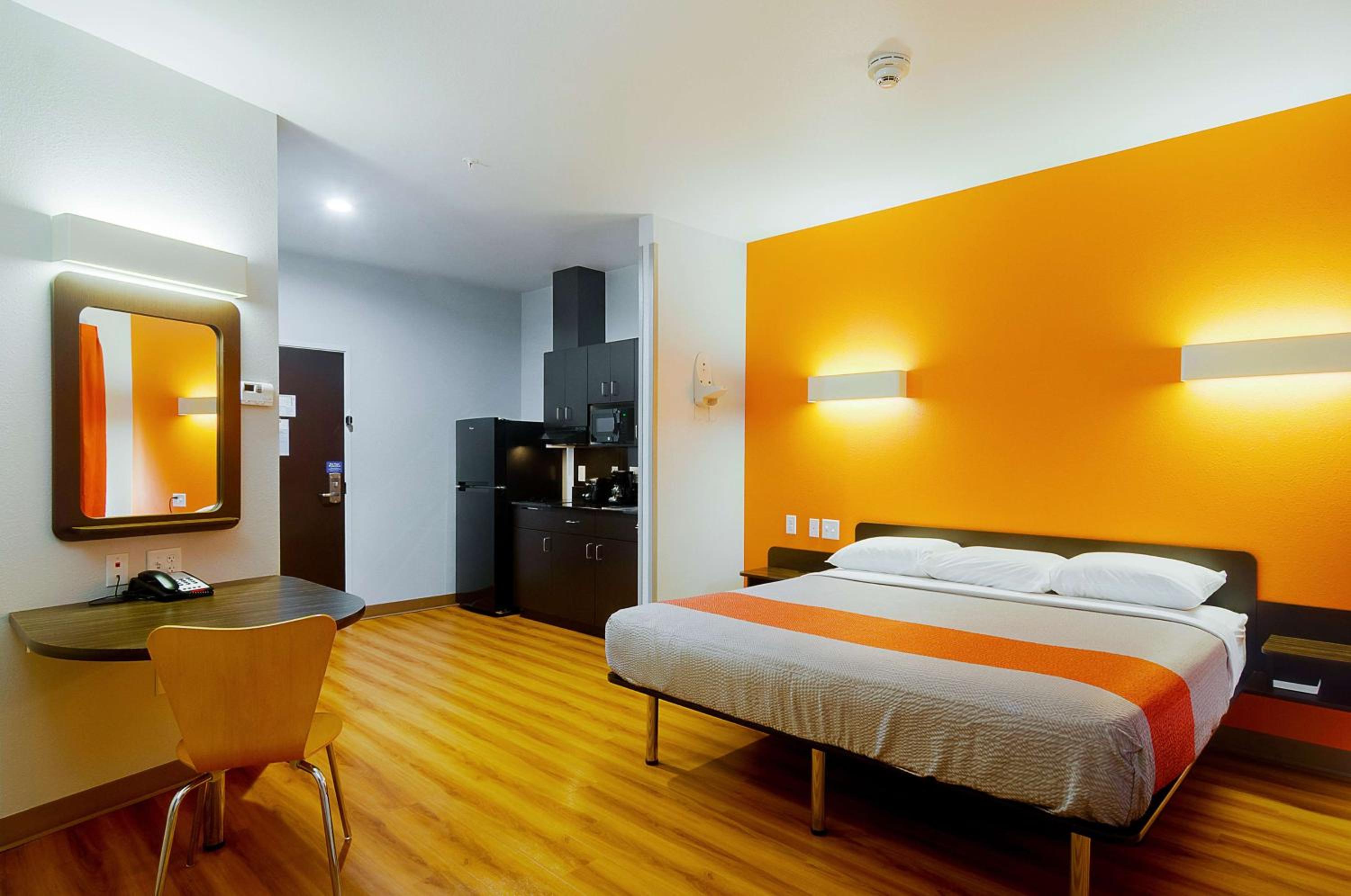غرفة بسرير كينج، Motel6 Midland Tx 6/10