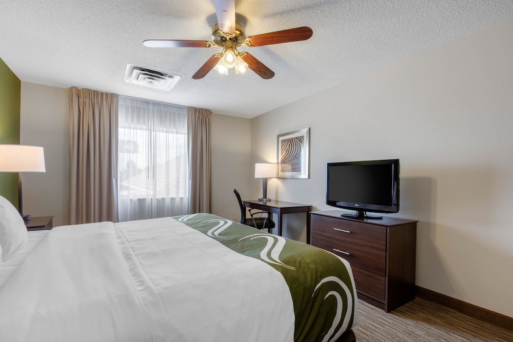 Quality Inn & Suites Mountain Home North 15/34