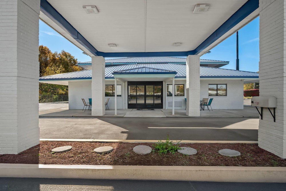 Days Inn by Wyndham Renfro Valley Mount Vernon 11/50
