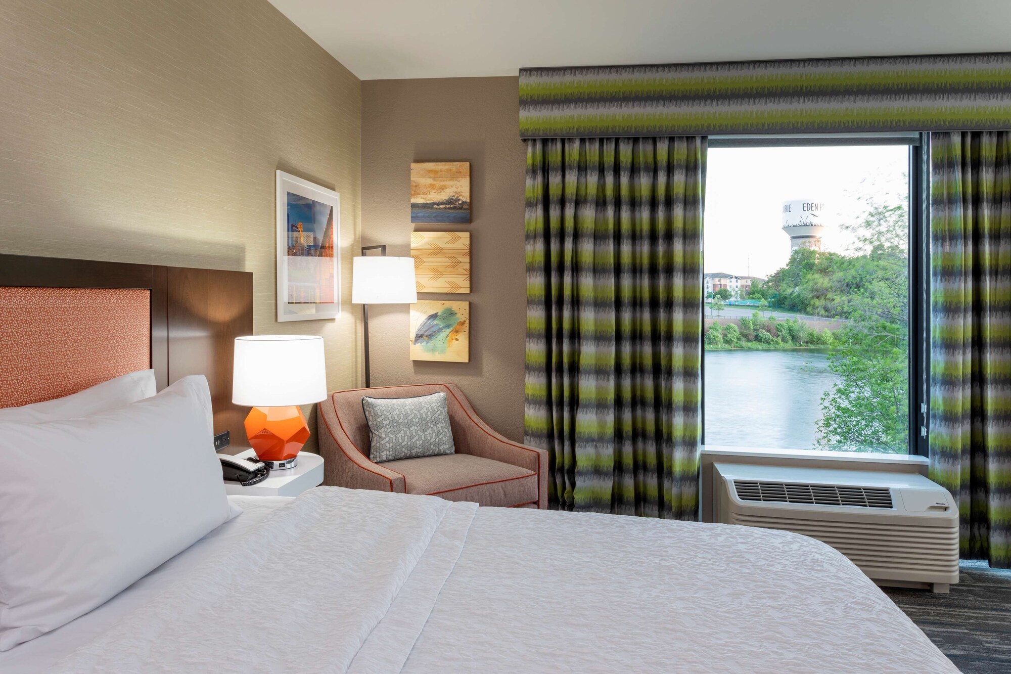 Room, King Bed, Water View, Accessible