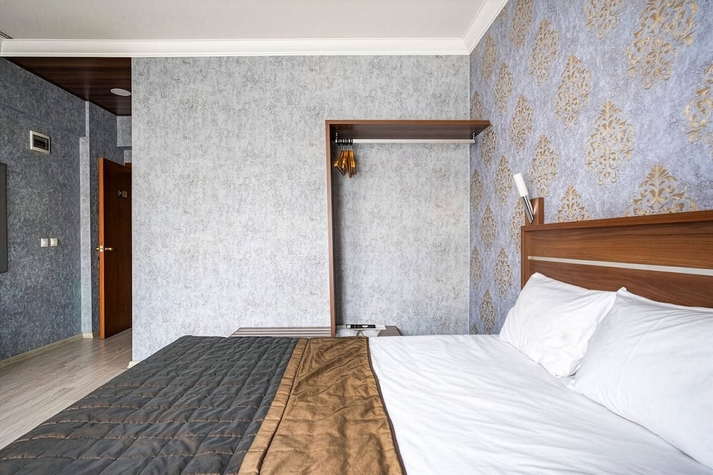 Lifos Hotel 11/48