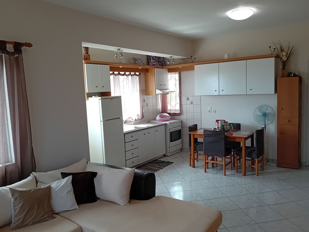 White Villa 27/50