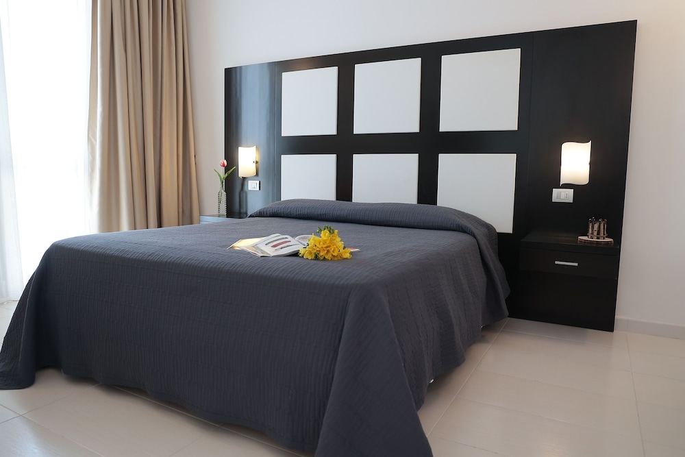 Suite, Double Bed, Temple View, Sea View, Balcony