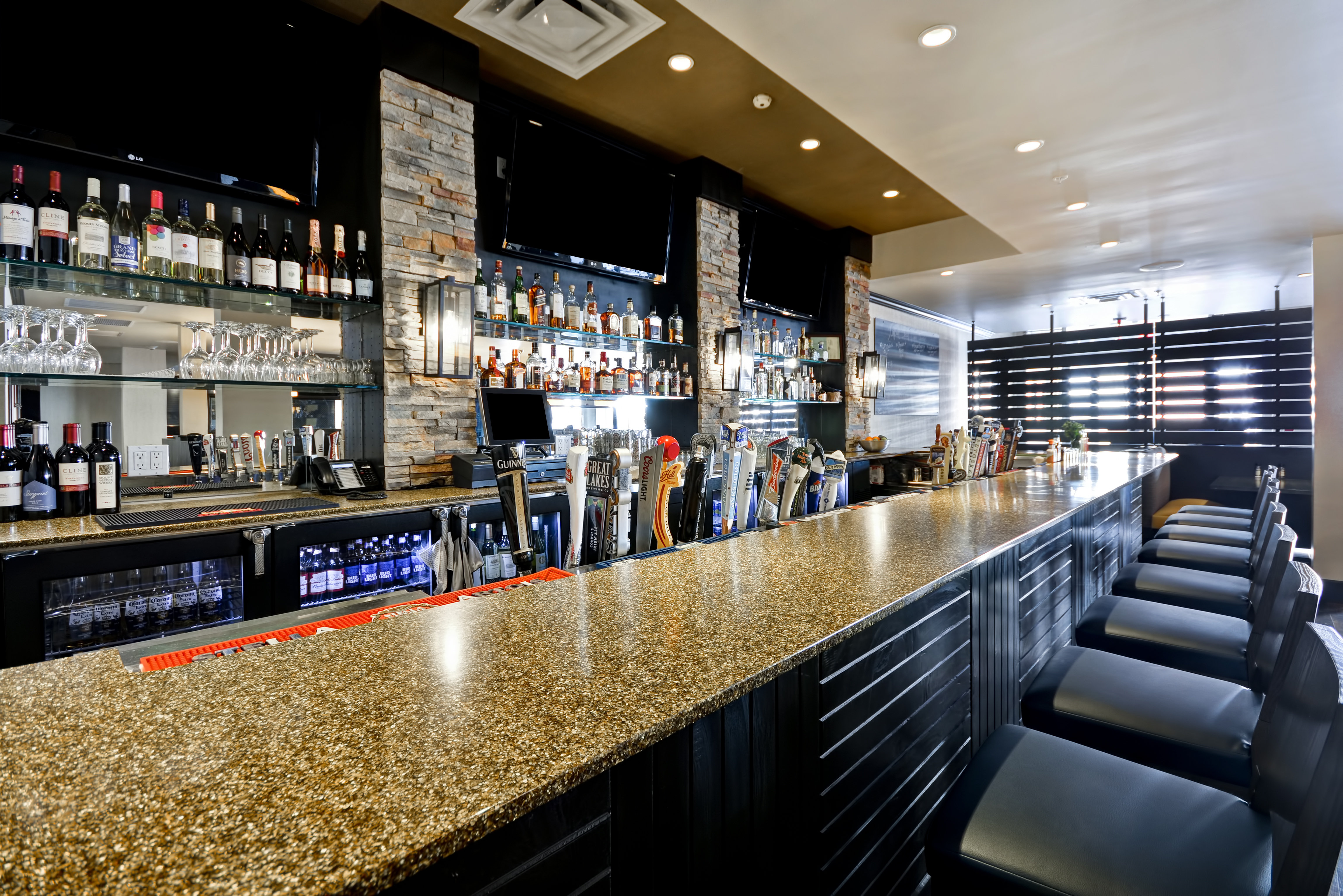 Holiday Inn Detroit Metro Airport 32/58