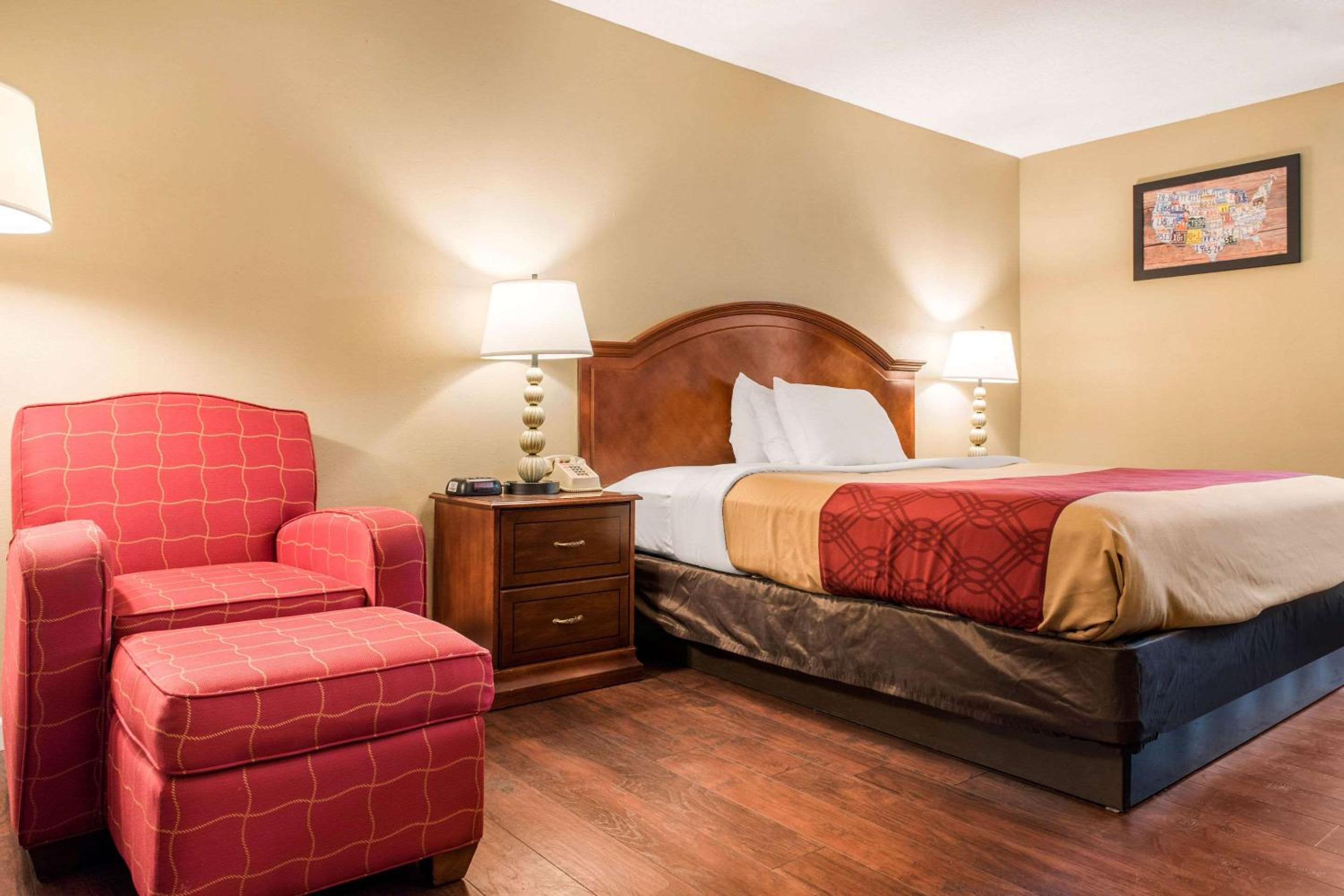 غرفة قياسية بسرير كينج للمدخنين، Econo Lodge Holland - Toledo 3/8