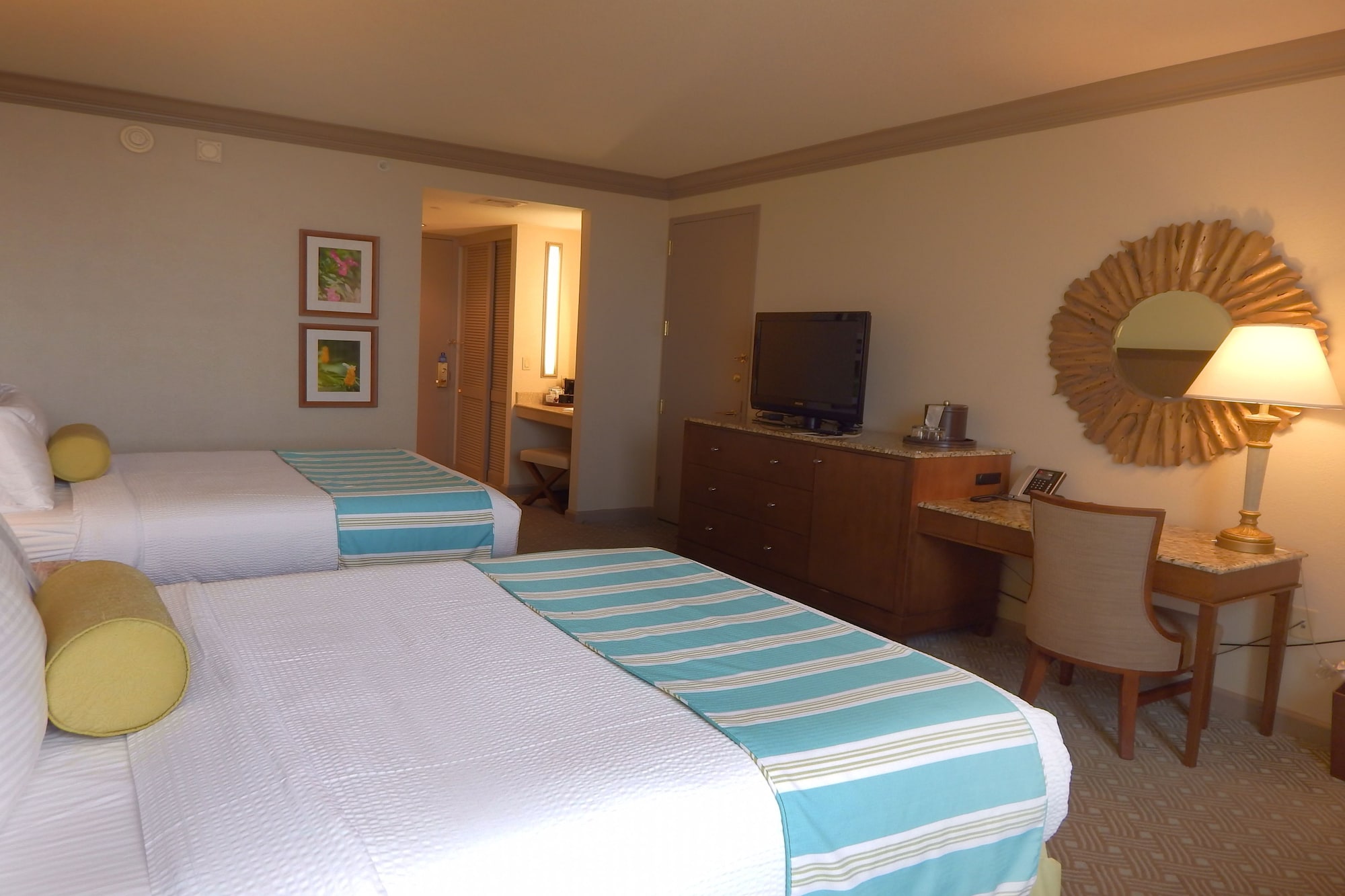 ROOM, 2 QUEEN BEDS, NO VIEW