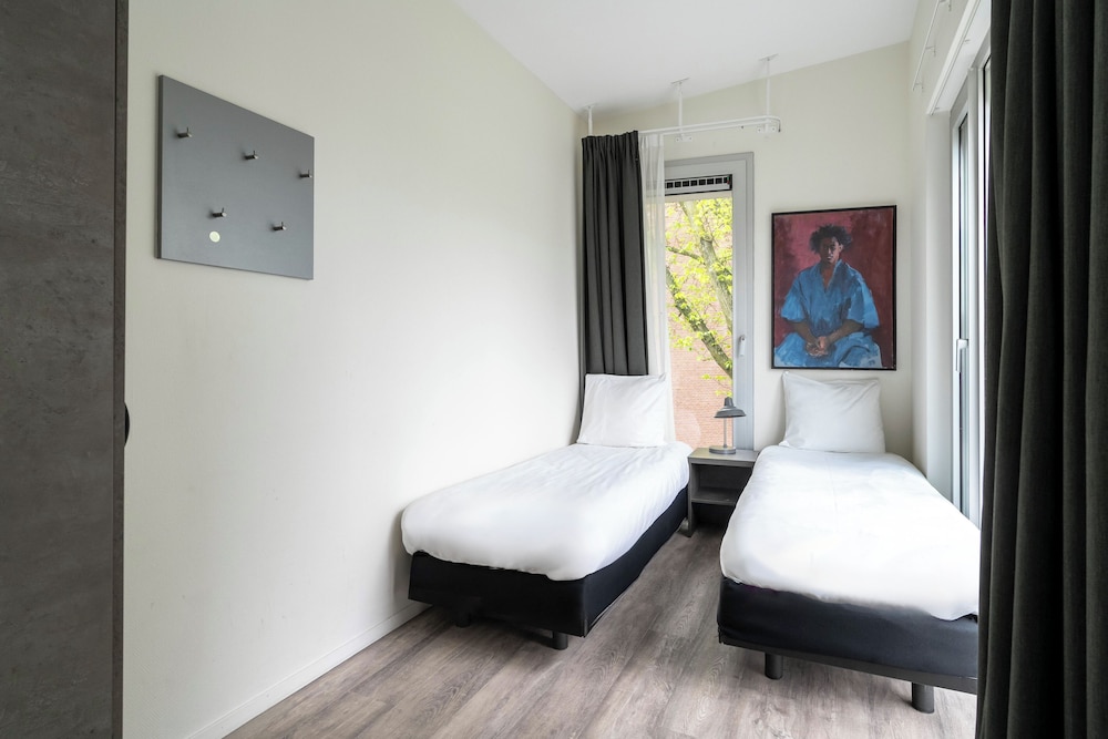 YAYS Amsterdam Prince Island by Numa 26/58