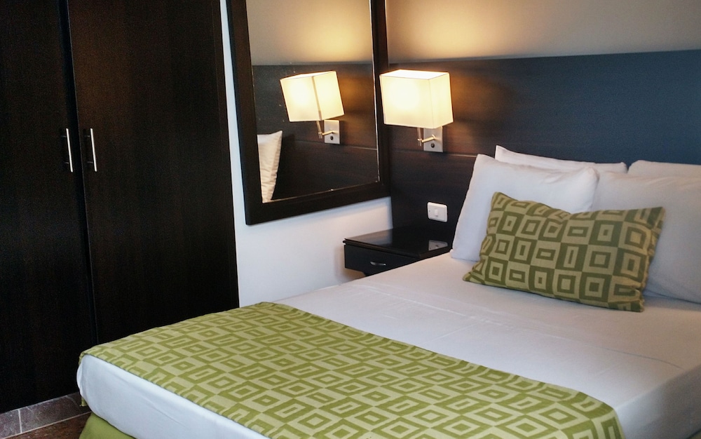 Hotel Manantial 45/68