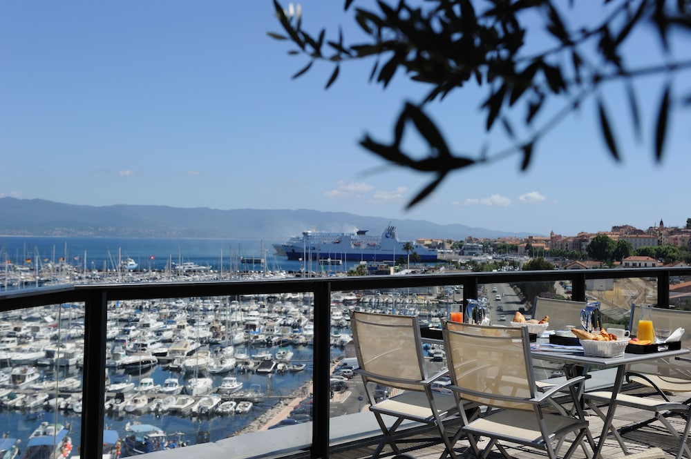 Mercure Ajaccio Centre 68/76