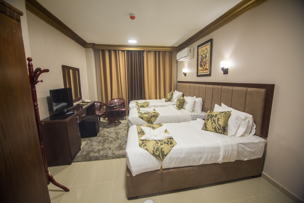 ROOM, TRIPLE