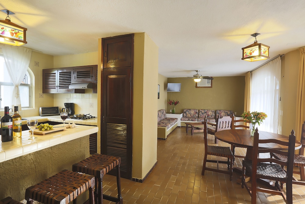 Vista Vallarta All Suites on the Beach 52/75