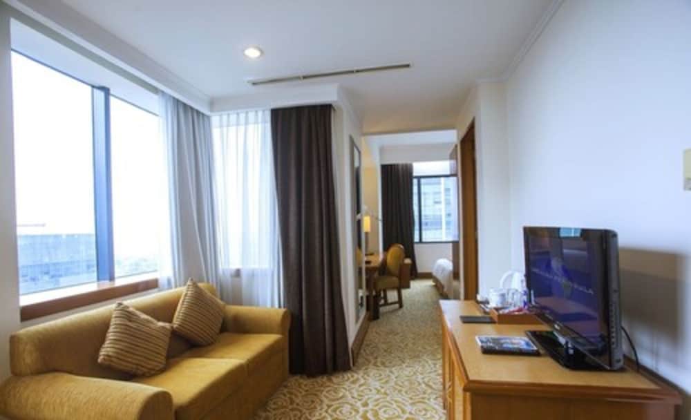Menara Peninsula Hotel 29/46