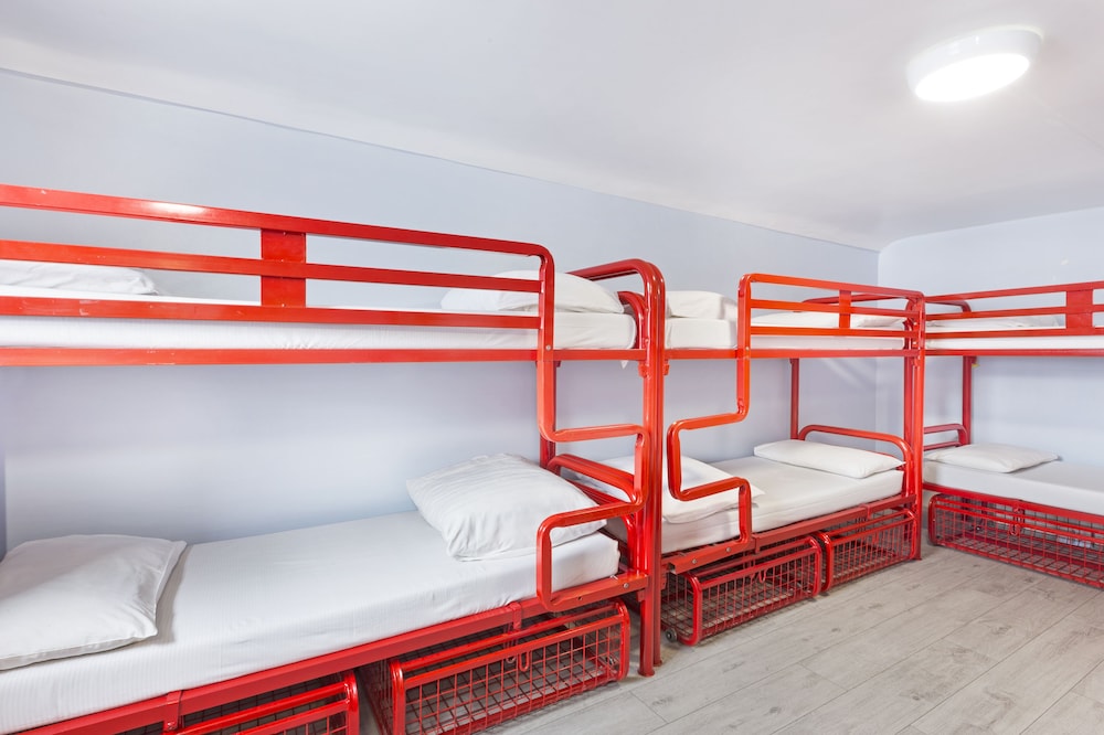 MIXED DORM, 8 BEDS, SHARED BATHROOM