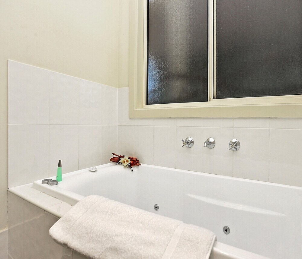 McLaren Vale Studio Apartments 50/50