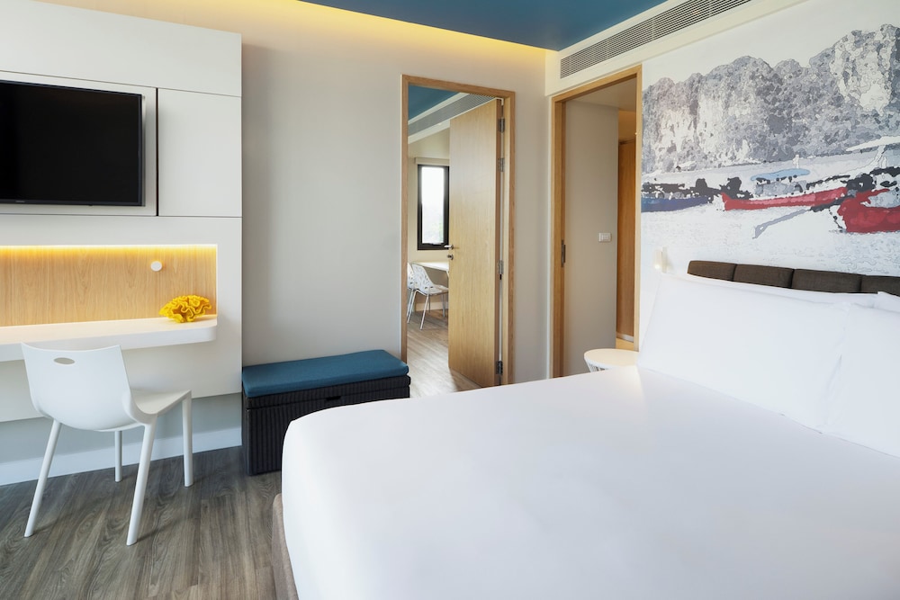 جناح بسرير كينج بإطلالة على المسبح بغرفة نوم واحدة، OZO Phuket 7/10